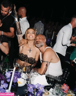 Rita Ora [ rita-ora ] - Bebes me estoy tomando lo de OF muy en serio  Aqui les dejo un