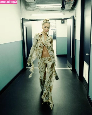 Rita Ora [ rita-ora ] - Guess what I’ve been sponsored to stuff myself with today 🤤