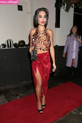 Rita Ora [ rita-ora ] - My girlfriend playing with
