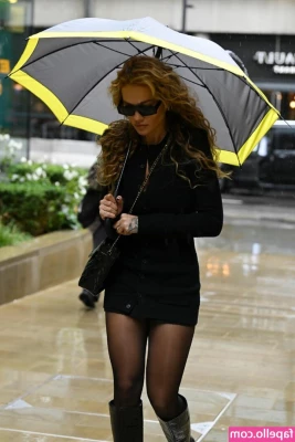 Rita Ora [ rita-ora ] - Everything's in bloom around here now, and the weather is finally