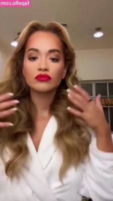 Rita Ora [ rita-ora ] - Otra foto antaña cunado pesaba como 45 Kg jajajajaj 😝 bonito fin