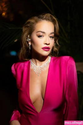 Rita Ora [ rita-ora ] - Hot Strip Dance von mir
