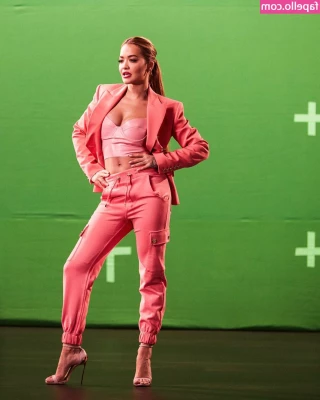 Rita Ora [ rita-ora ] - I hope y’all have a great weekend 😍😍