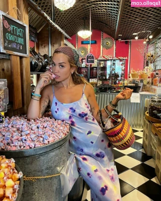 Rita Ora [ rita-ora ] - Hey , check your DM <3