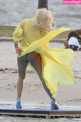 Rita Ora [ rita-ora ] - good morning I want to suck someones dick tonight to cure my