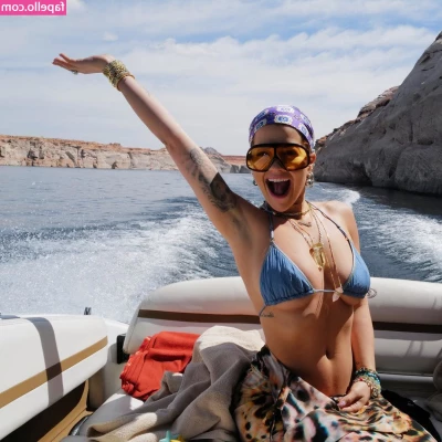 Rita Ora [ rita-ora ] - Fucking my ass with little purple dildo