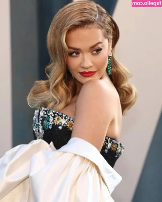 Rita Ora [ rita-ora ] - Muy feliz año nuevo para todos mis amores❤️💕