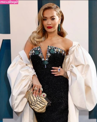 Rita Ora [ rita-ora ] - Hey there   going live  7  Let s hang out