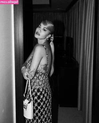 Rita Ora [ rita-ora ] - Working my 9-5 in the office today and my tits don t want to stay put