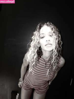 Rita Ora [ rita-ora ] - First outdoor exhib - Part 2