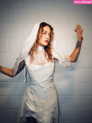 Rita Ora [ rita-ora ] - Long stressful day calls for a bubble bath 🛀🏻 🤍