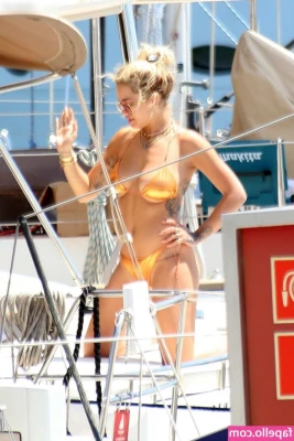 Rita Ora [ rita-ora ] - Hello Everyone! I just wanted you guys to know I just bought a bunch