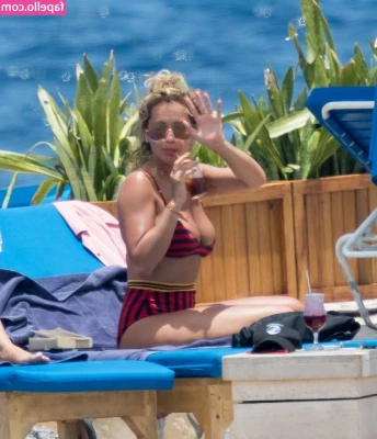 Rita Ora [ rita-ora ] - If you would like to see my FIRST EVER anal play video then DM on how