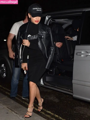 Rita Ora [ rita-ora ] - ALMOST GOT CAUGHT CUMMING😱 💦  Went on vacation with my friends