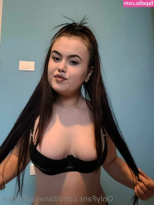 daniela007free - Wonder what’s under my shirt? Here’s a cheeky sneak 😝  