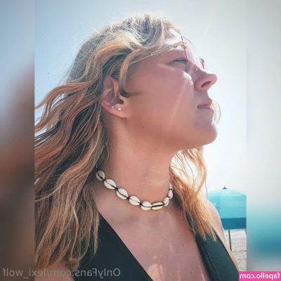 lexi_wolf [ lexi-wolf ] - do you ever just wanna lay ontop of a fat girl? cause I love when
