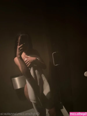 Annakacia [ annakacia-1 ] - To The Side  Like This