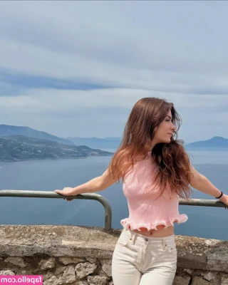 Giulia Bruno [ giulia-bruno ] - do you think this piano is strong enough to handle both of us? 🤭