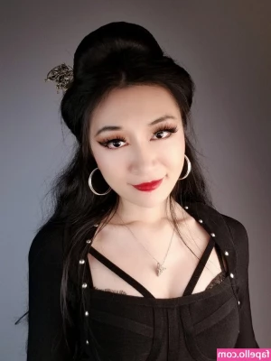 Xiran Jay Zhao [ xiran-jay-zhao ] - Thick ass Thursday! 🍑