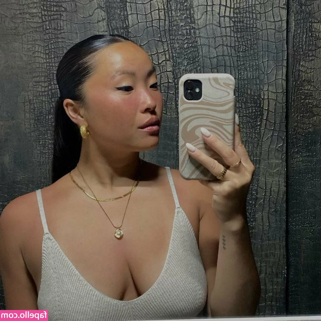 Éléonore Begin [ eleonore-begin ] - nipples hard as a rock 🪨