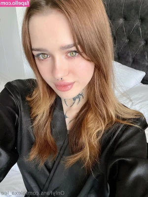 alexa_lee [ alexa-lee ] - wish i was getting kissed all over