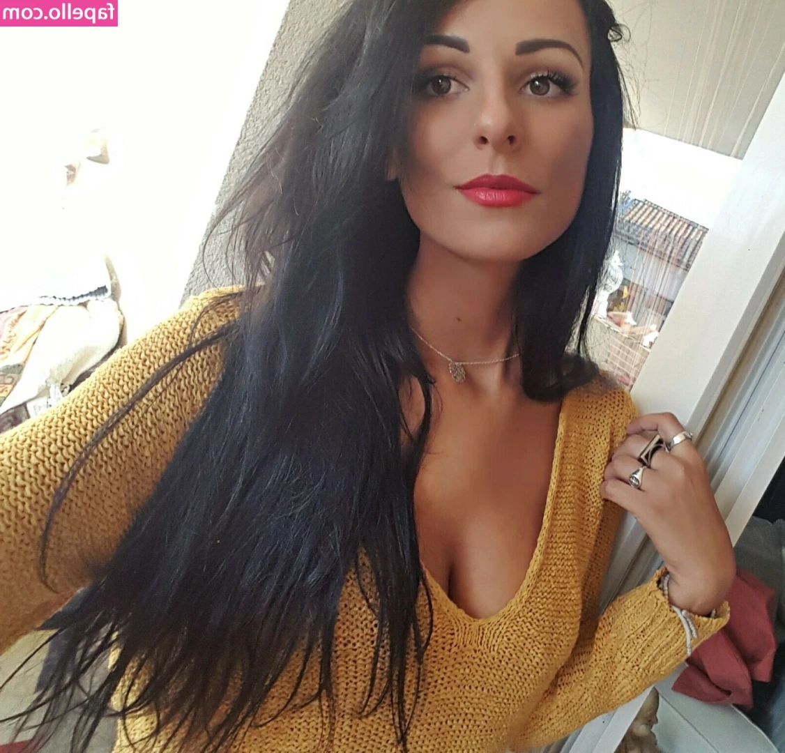 Solene_sun17 [ solene-sun17 ] - THROWBACK TUESDAY  I remember when I had hip dermal piercings  I took