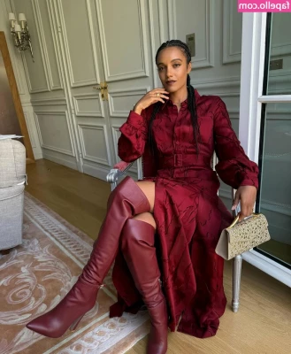 Maisie Richardson-Sellers [ maisie-richardson-sellers ] - I love how innocent these photos start...and then 🥵💦