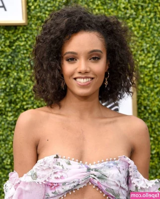 Maisie Richardson-Sellers [ maisie-richardson-sellers ] - Y’all aren’t even READY for these 😎 new shoot today and
