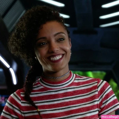 Maisie Richardson-Sellers [ maisie-richardson-sellers ] - Happy Sunday Lovesss