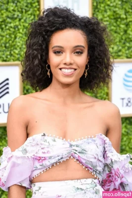 Maisie Richardson-Sellers [ maisie-richardson-sellers ] - Te puedo dar mucho amor y placer