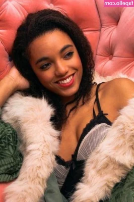Maisie Richardson-Sellers [ maisie-richardson-sellers ] - So lonely 🥺