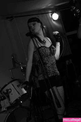 Shakey Sue [ shakey-sue ] - Penny Lane  6 photos Shot by GlitterFlick