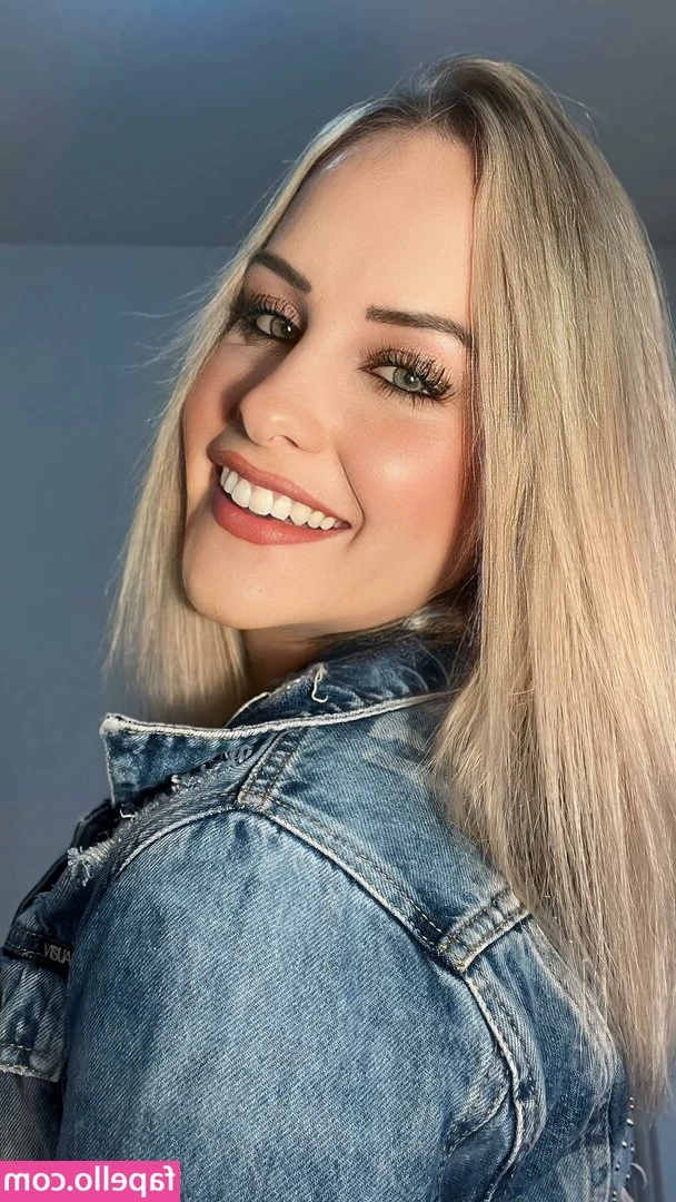 Alexsandra Schneider [ alexsandra-schneider ] - Cojeme en cuatro y dame polla hasta preñarme