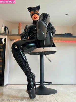 mistresscleo5 [ mistresscleo5-8 ] - Who wants to fuck me