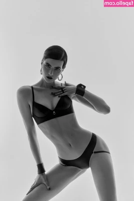 Anastasia Jovanovic [ anastasia-jovanovic ] - Alotta butt, a lil nip~
