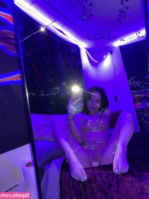babygirlz027 - Oh hi  Send tips for tits