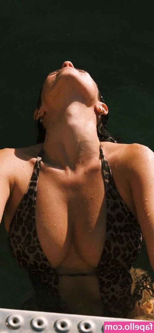 Lucia Aginard [ lucia-aginard ] - Little photo shoot
