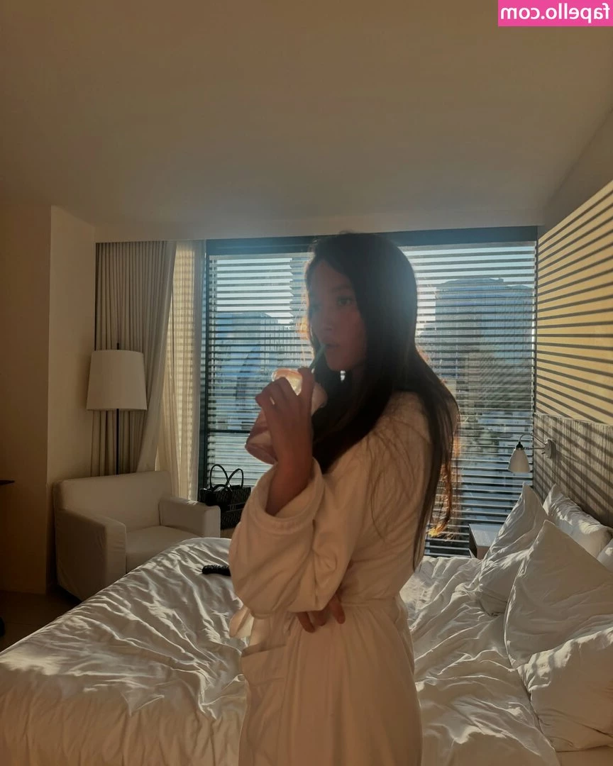 Lilychee - Hi guys  I know I ve been away for a while  and I want to apologize