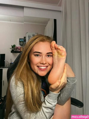 queenlindamay - Video of me playing and fingering my pussy