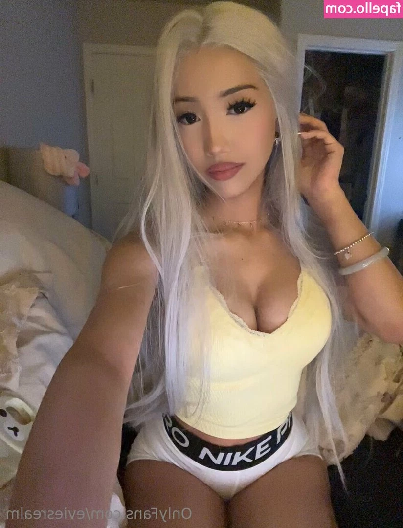eviesrealm - cum take a lick🍑
