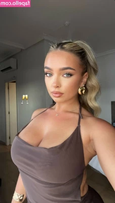 Gina Hulse [ gina-hulse ] - Take a lunch break daddy and enjoy some booty pics to help you get