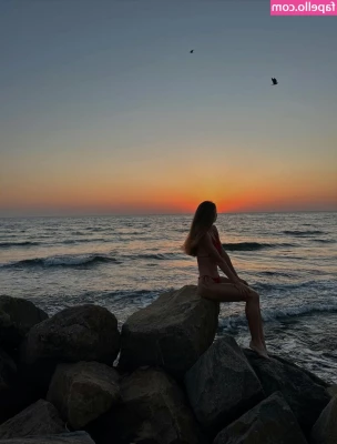 Valentyna Demchenko [ valentyna-demchenko ] - Should I or shouldn t I