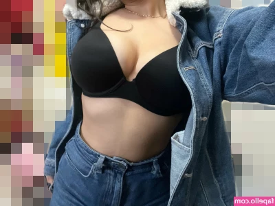 Goddess_JinxSin [ goddess-jinxsin ] - comfy cozy this Christmas Eve💕