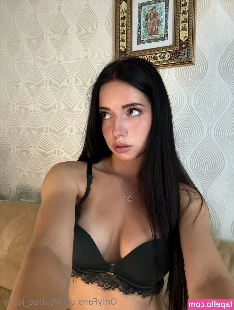 cutiee_jessy [ cutiee-jessy ] - 🐍🐍Sexy Black Mamba and i playing before we go out 🐍🐍  