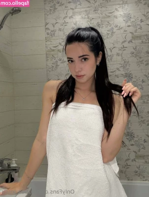 cutiee_jessy [ cutiee-jessy ] - Sometimes they too look pretty tiny...my boobs that is...