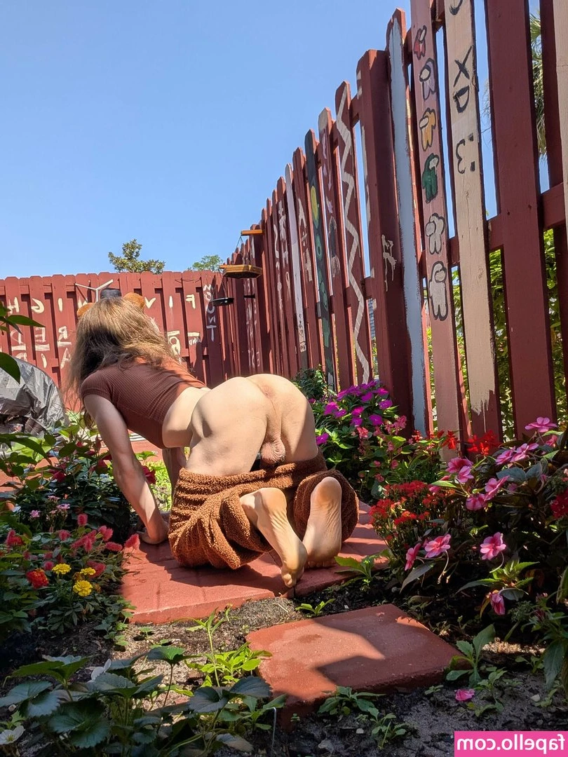 Femboy_Poke [ femboy-poke ] - Starting the day I want to see your hard dicks  DM me and send me
