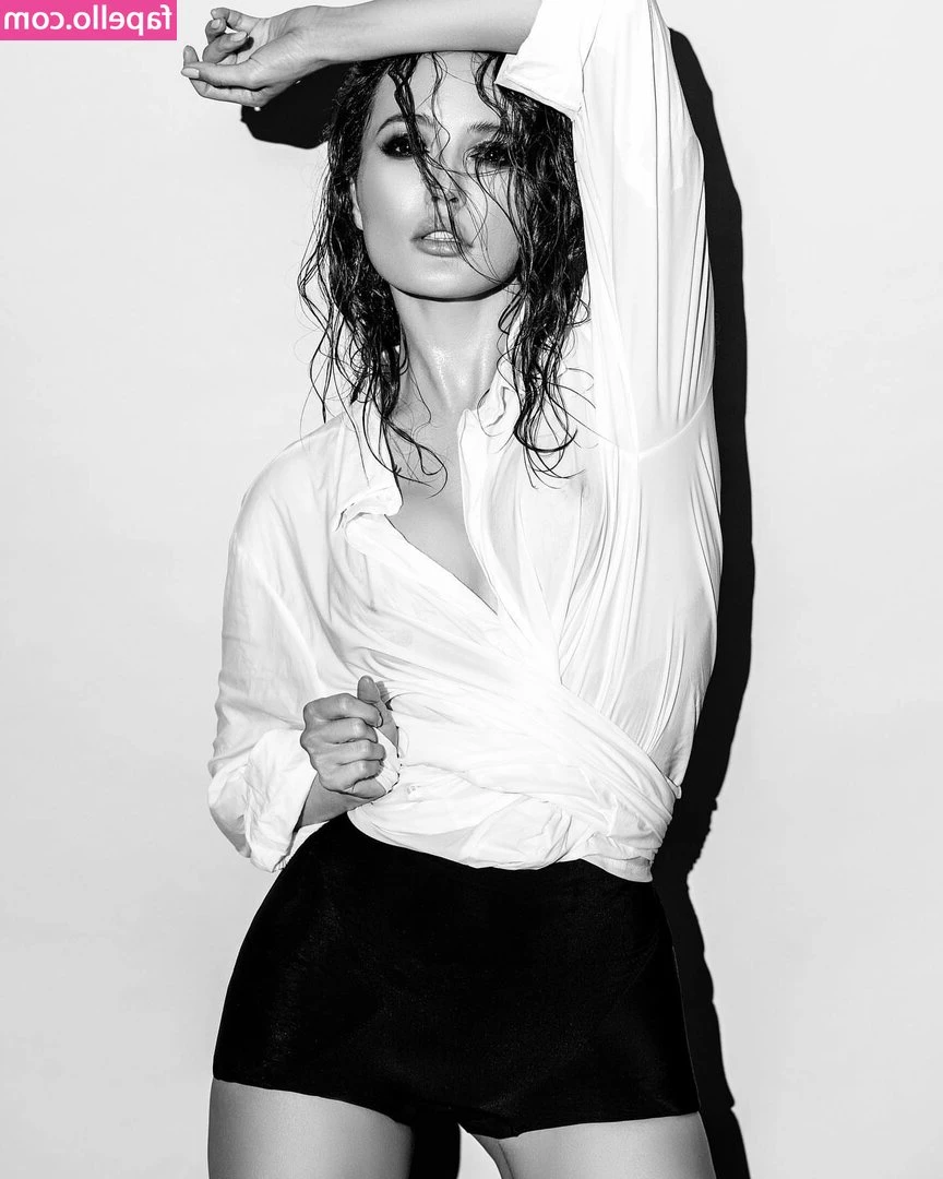 Kamshat Zholdybaeva [ kamshat-zholdybaeva ] - Do you like shiny pantyhose  I love this brand Cecilia de Rafael   I