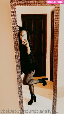 crazy.cat.lady [ crazy-cat-lady ] - Who wants to see me play with my ass while I’m making tacos 🌮???