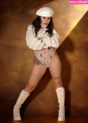 Jade Presley [ jade-presley ] - Petit kit blanc pour faire ma coquine    Small white kit to make my