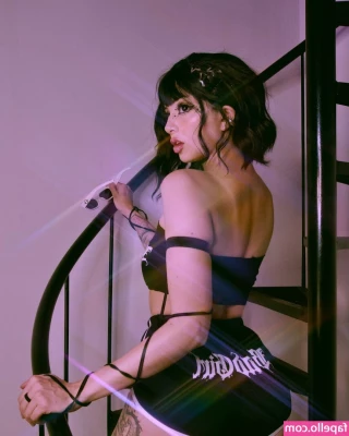 Miss_Meii [ miss-meii ] - Looking up my skirt? Perv. My shoe is what you deserve.